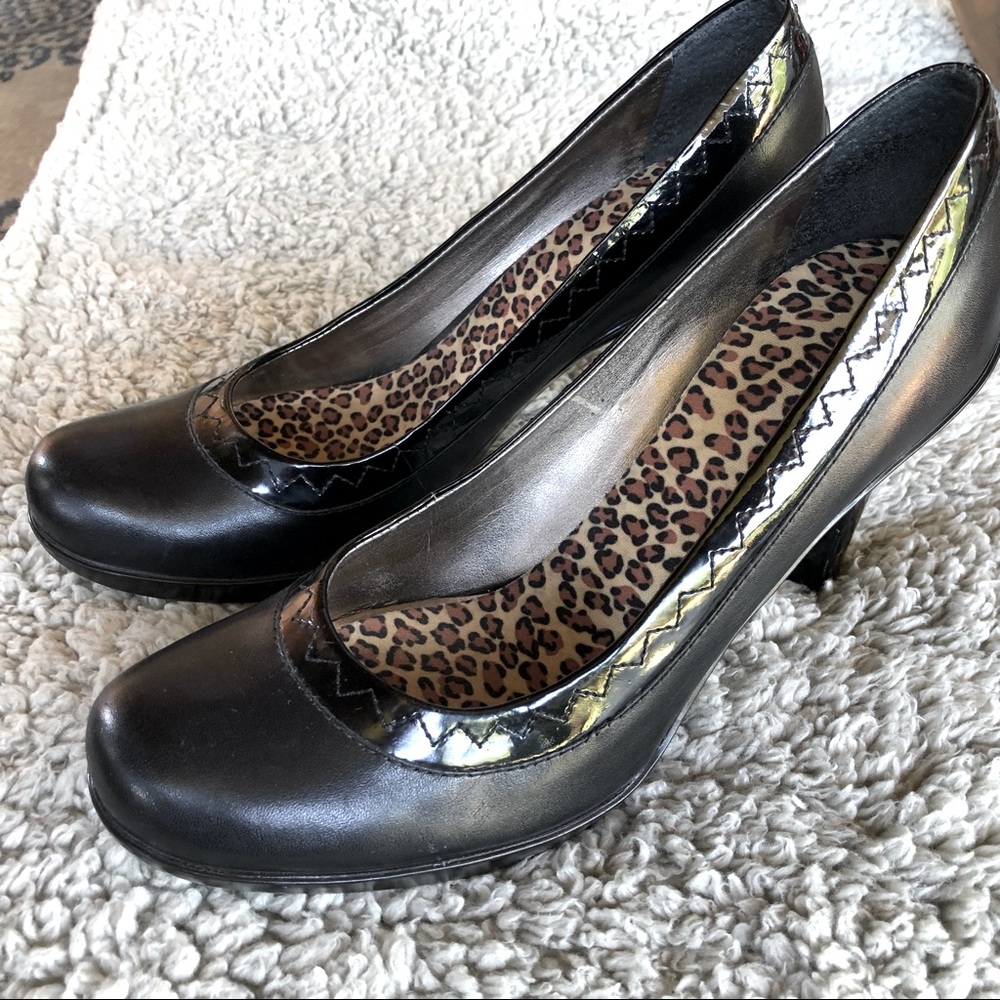 Blk leather heel